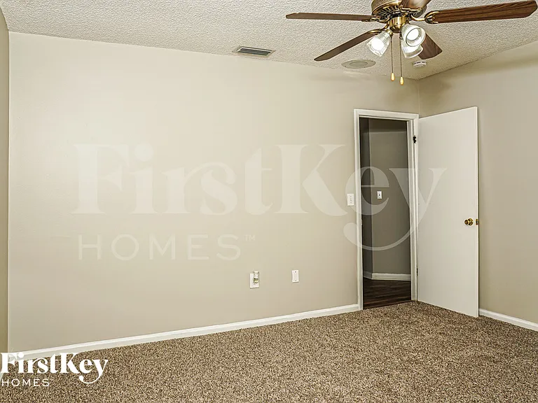 833 Wee Burn St — Photo 11