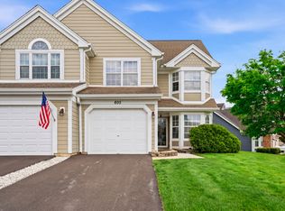 605 Kingsbridge Dr, Carol Stream, IL 60188
