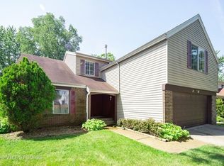 47 Manchester Ln, Vernon Hills, IL