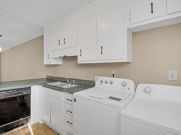 5th image of 3652 Clairmont Ave S APT 19
