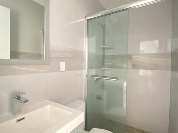 302 Marine Avenue image 6 of 9