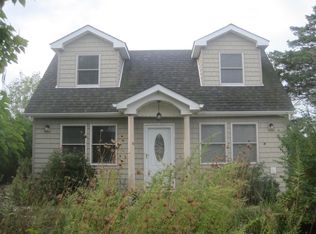 21 Makamah Beach Rd, Northport, NY 11768