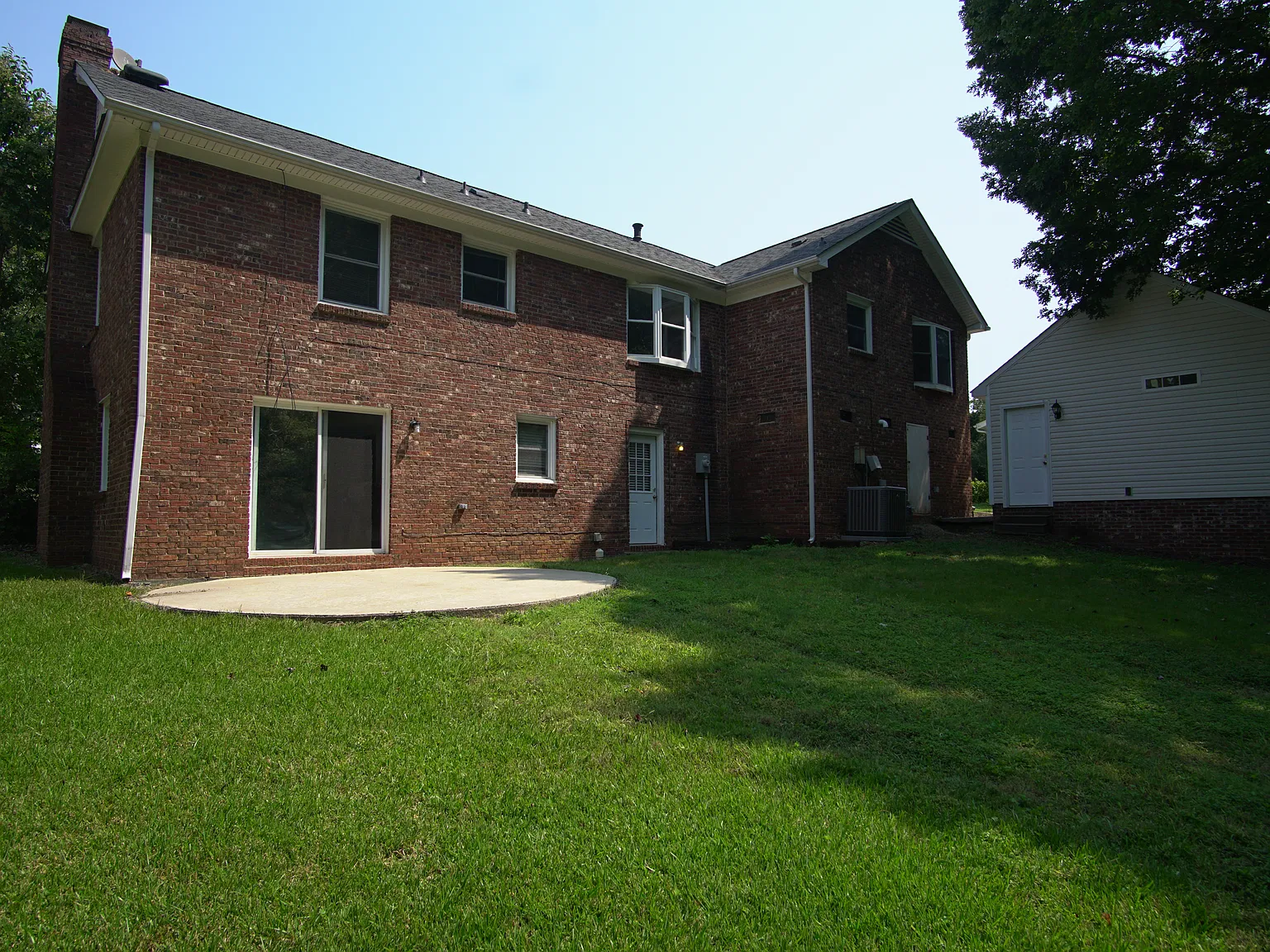 4 bed, 2328 sqft, $4,500 — Photo 3