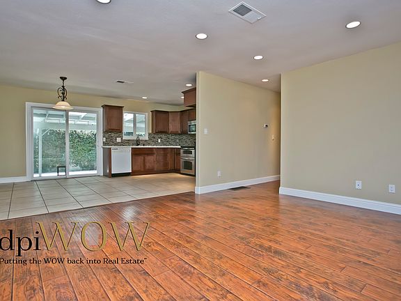 3rd image of 921 N Hickory Ave