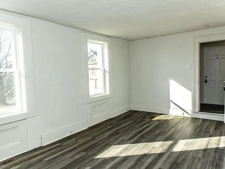 42 W Main St — Photo 9
