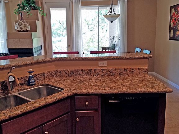 Kitchen/Din Rm