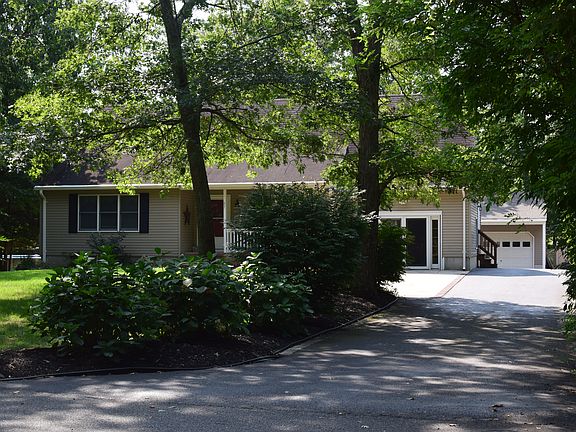 4th image of 87 Railroad Ave