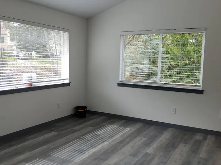 1611 Lakeway Dr — Photo 9