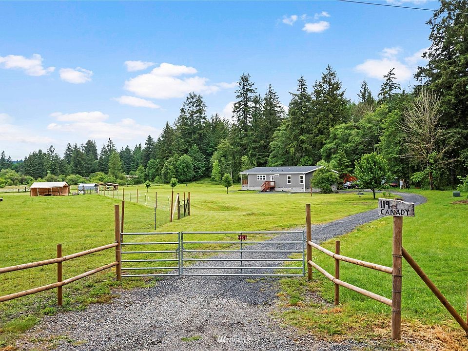 Welcome to the charming gated access of this tranquil mini-farm