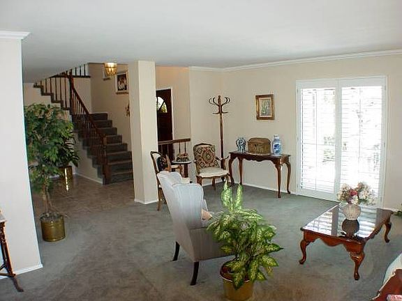 3rd image of 312 E Bennett Pl