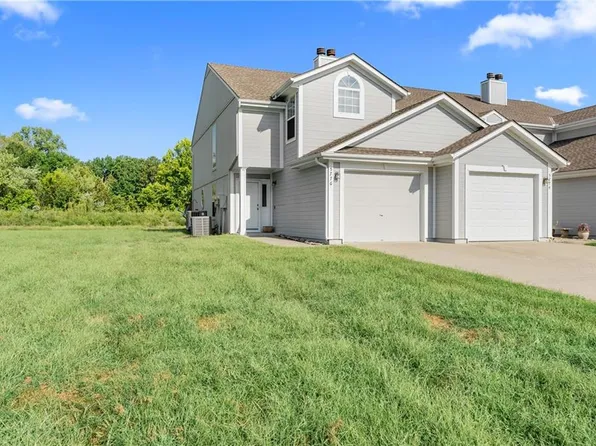 5776 NW Plantation Cir, Lees Summit, MO 64064