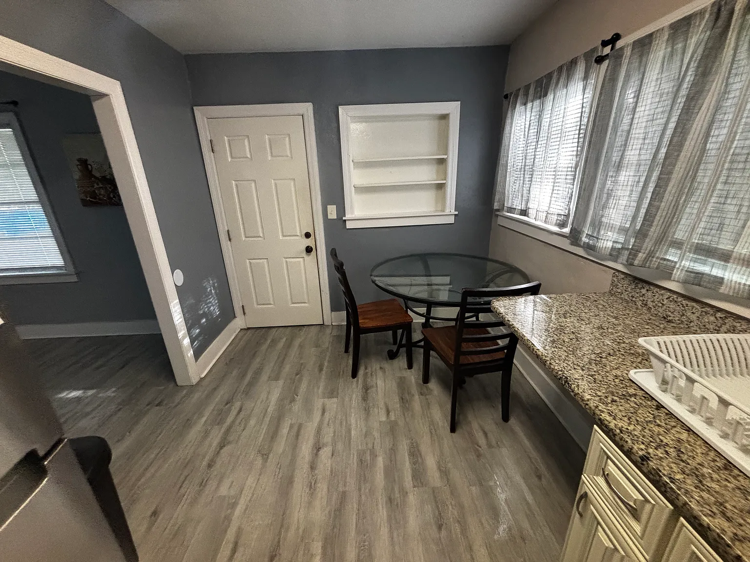 1 bed, 980 sqft, $1,400 — Photo 4