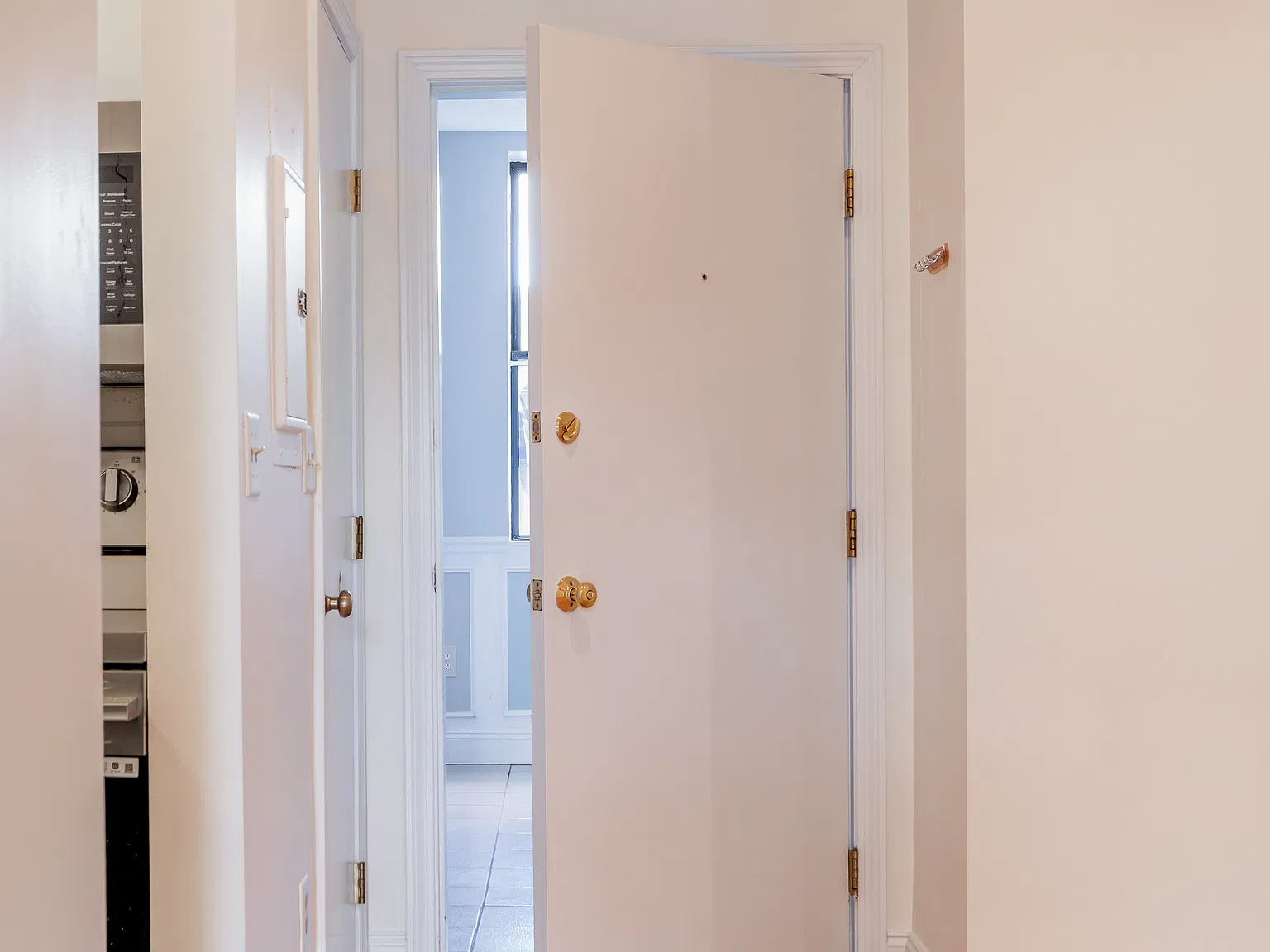 2 bed, 681 sqft, $3,560 — Photo 3