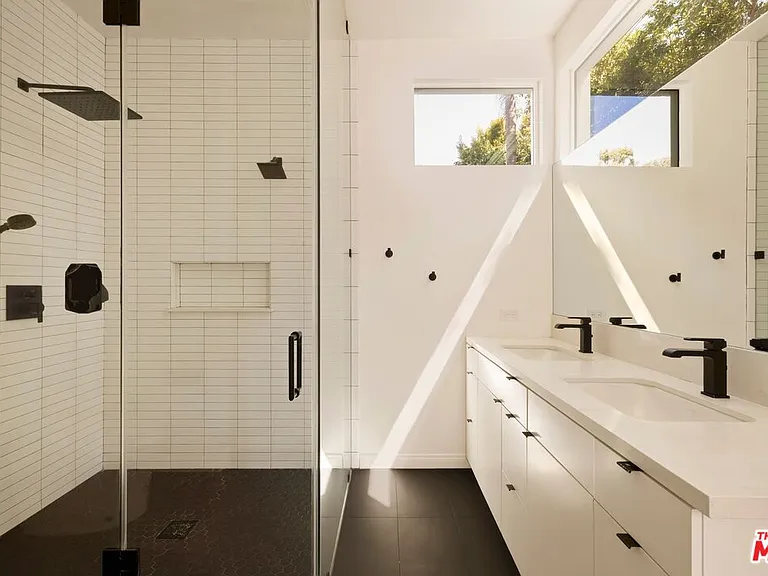 3414 N Knoll Dr — Photo 10