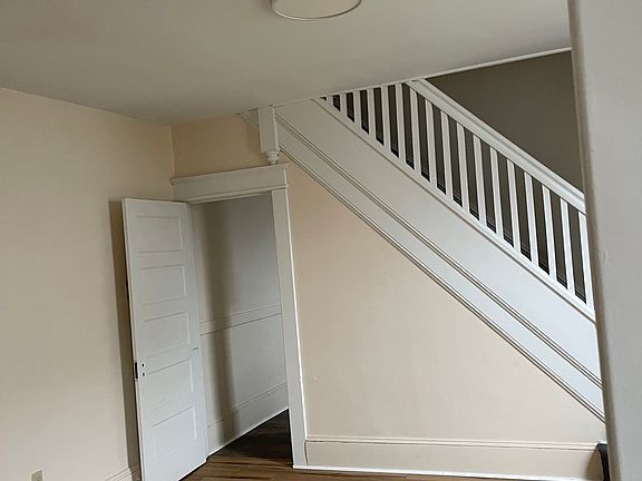4th image of 182 Alvin St
