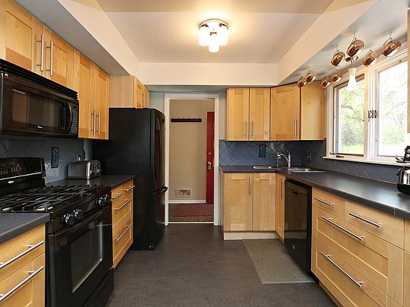 5th image of 2923 Cedar Knoll Ct