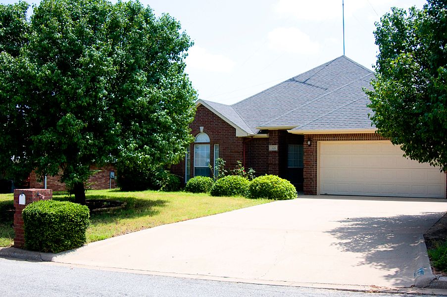 1st image of 626 Maplewood Dr