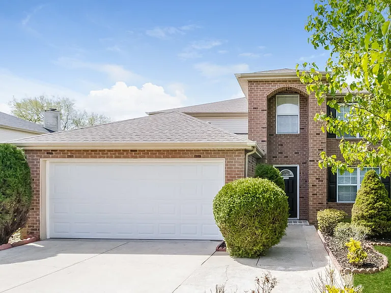 2164 Spring Hill Cir — Photo 1