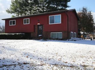624 Saint Paul Dr, Godfrey, IL 62035