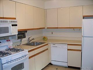 4th image of 15 Willow Ct