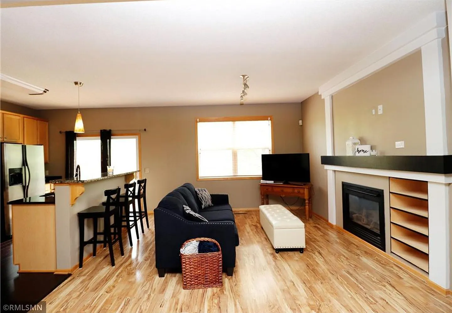 Spacious 4-Bedroom Townhome in Prior Lake for $2,850/month! — Photo 1