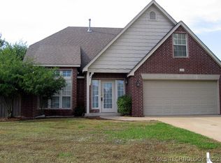 308 N Firewood Ct, Broken Arrow, OK 74012