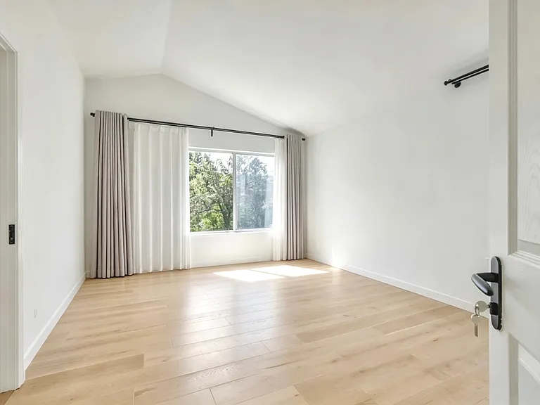 1654 Wyndham Dr — Photo 18