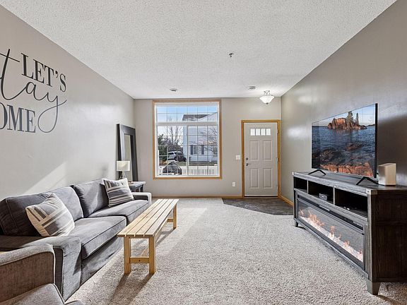 4th image of 369 Frederick Cir #902