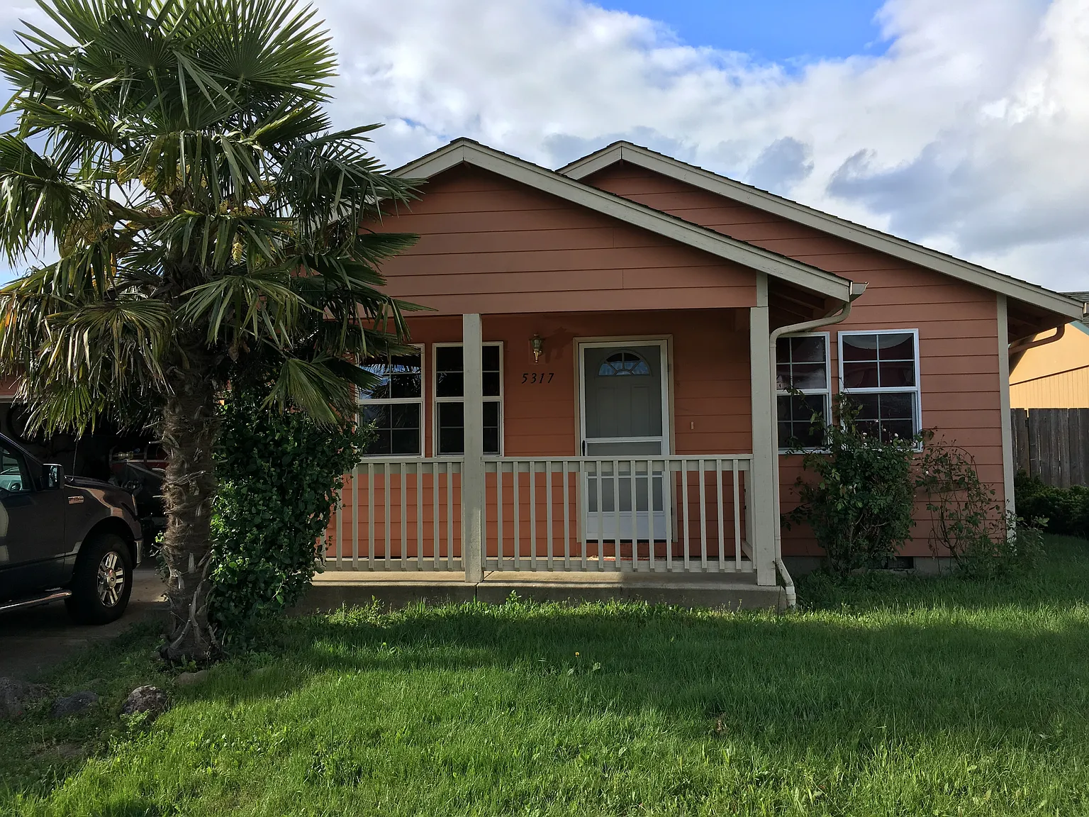 5317 Holly Loop SE photo 1