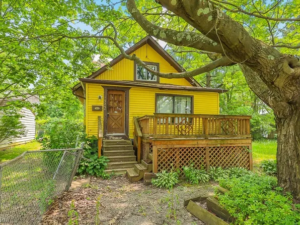 1525 Tyler St, Akron, OH 44307