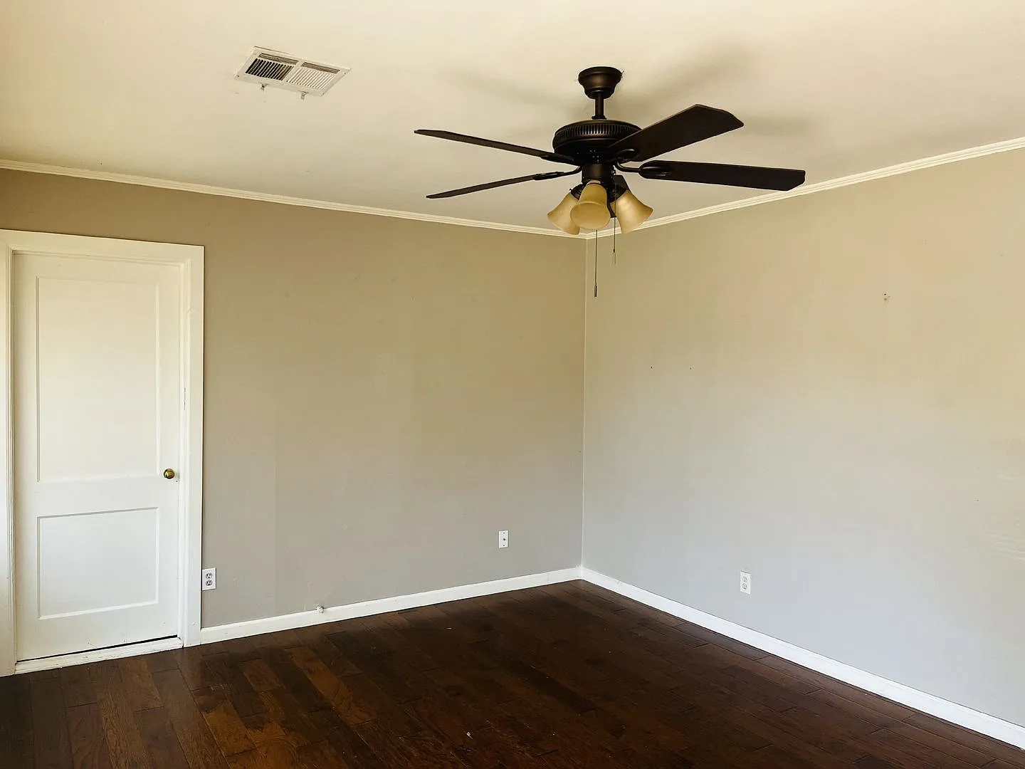Three-bedroom home near Lake Hefner — Photo 2