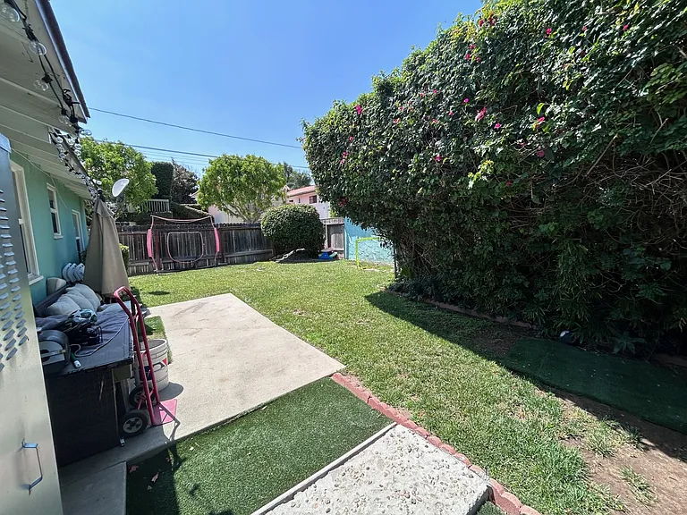 17720 Kingsbury St — Photo 3