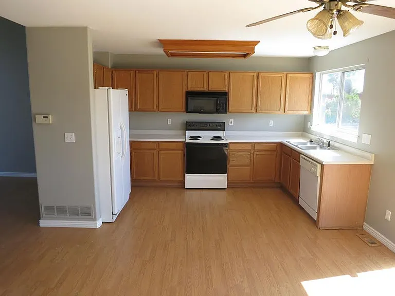 105 Bristol St — Photo 9