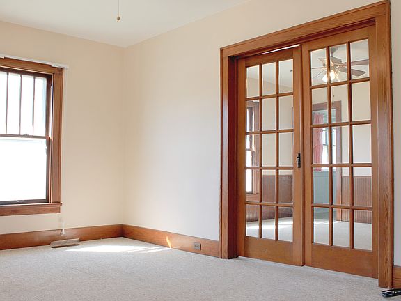 3rd image of 203 S Oakwood St