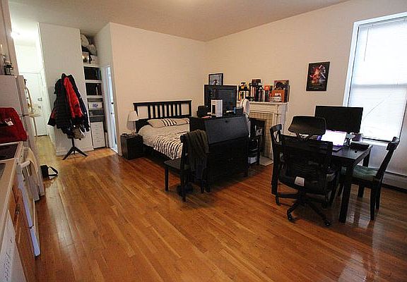 2nd image of 72 W 87th St APT 4D