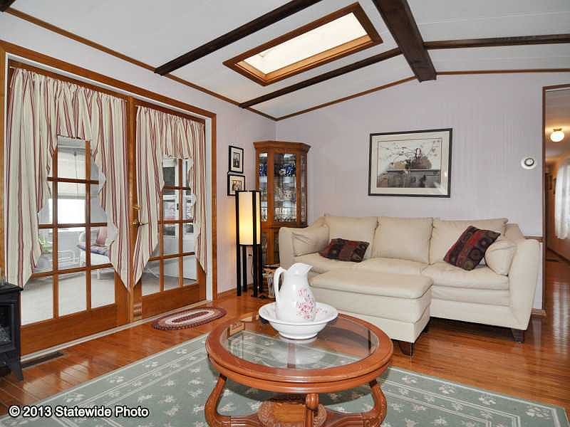 1st image of 164 Holiday Ct