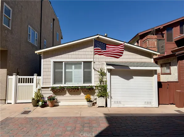 48 Surfside Ave Unit B, Surfside, CA 90743
