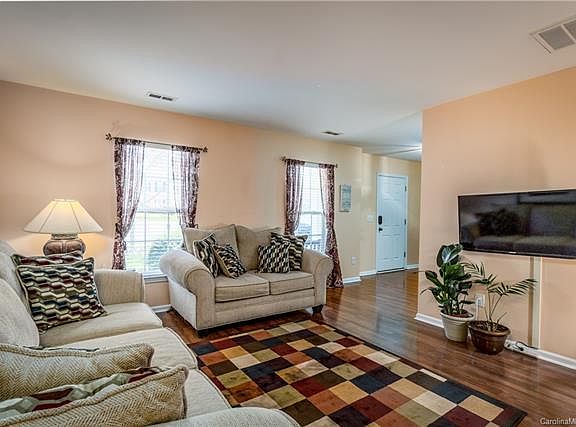 5th image of 8380 Chatsworth Dr