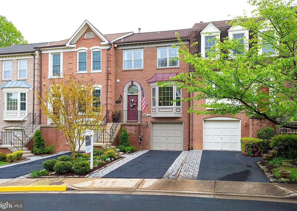 Welcome to 7505 Collins Meade Way!