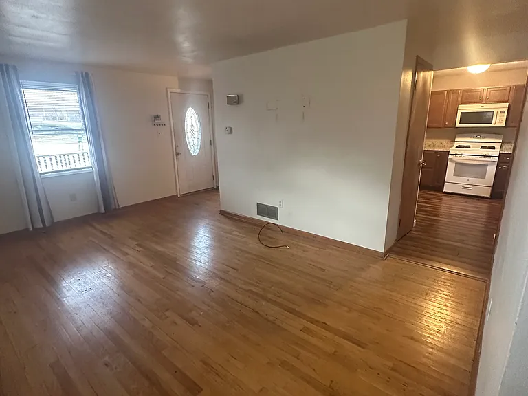 11280 James St — Photo 2
