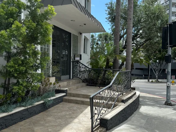 8490 Fountain Ave APT 306, West Hollywood, CA 90069
