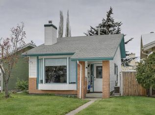 68 E Woodglen Close SW, Calgary, AB T2W4N1