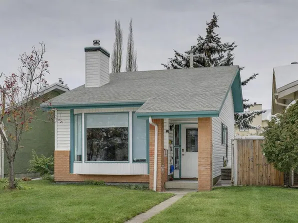 68 E Woodglen Close SW, Calgary, AB T2W 4N1