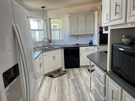 3rd image of 132 Jacaranda Way