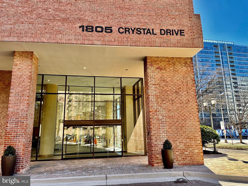 1st image of 1805 Crystal Dr APT 214S