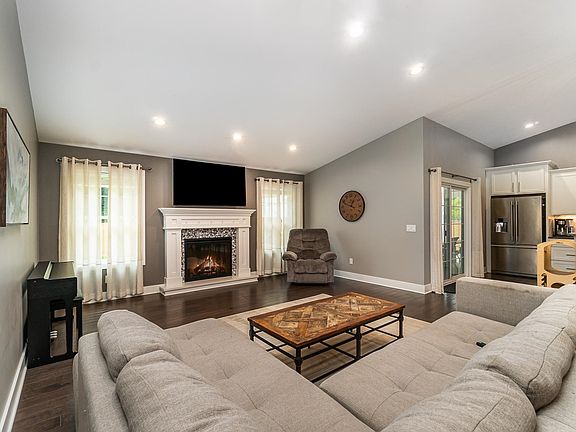 5th image of 8674 Cottonwood Dr