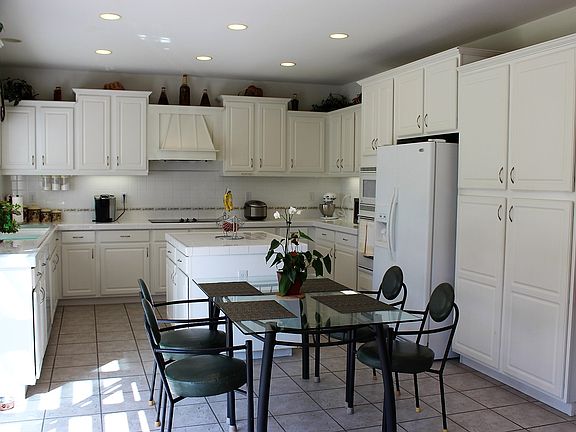 5th image of 445 Canyon Crest Dr