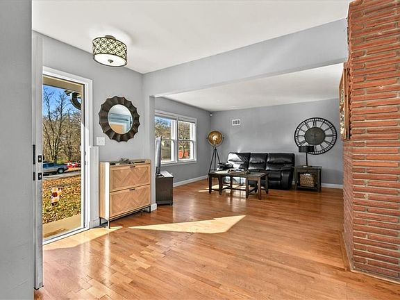 5th image of 660 E Red Rd