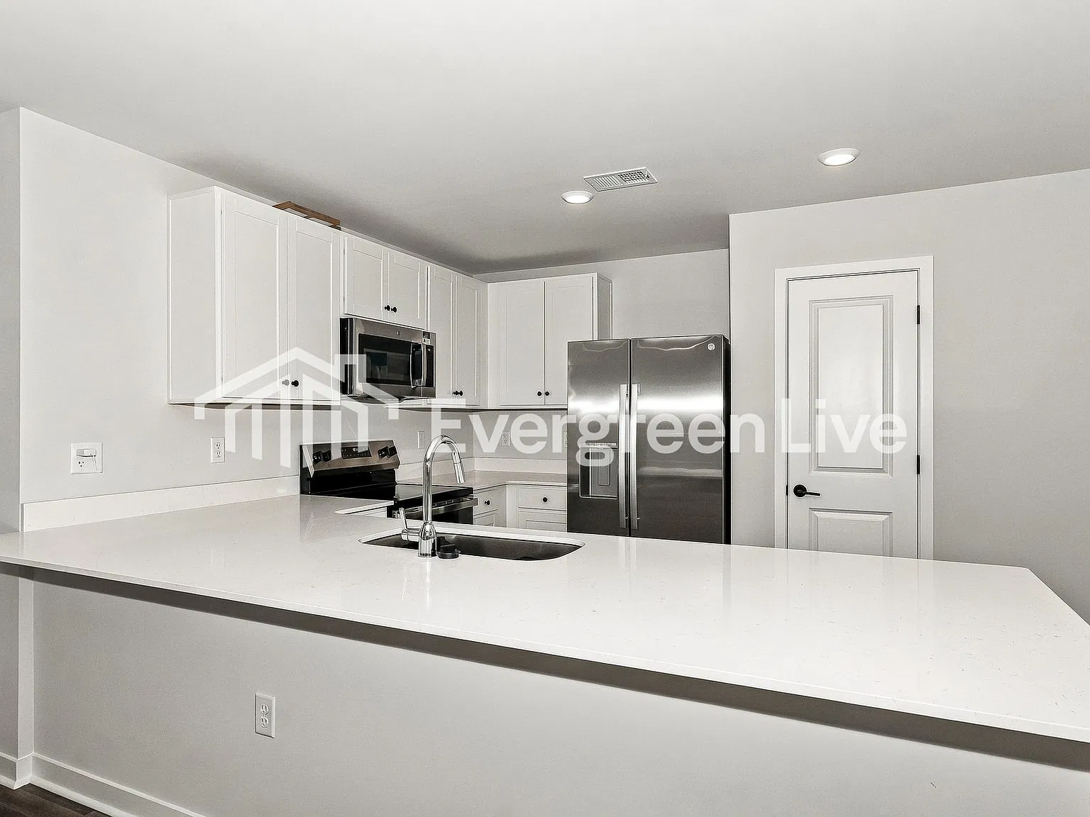 4 bed, 2.0 bath, 1667 sqft, $1,755 — Photo 2