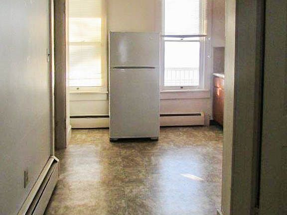 442ALititzRd_HallwayToKitchen_02182014